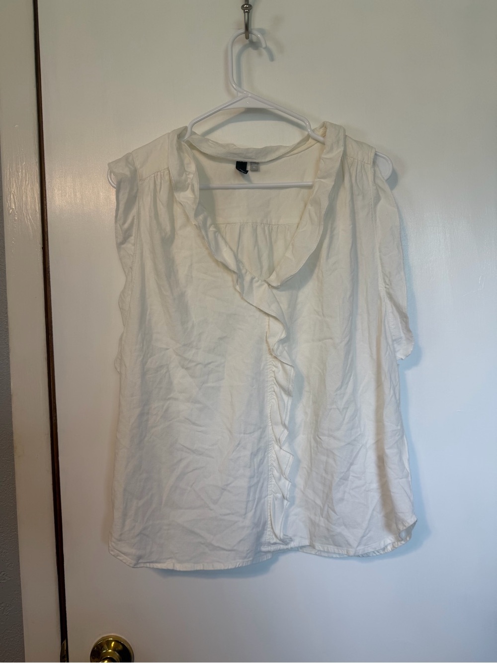 Kut from the Kloth Cream Ruffle Sleeve Blouse
